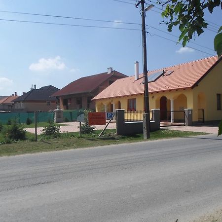 Kiserdo Vendeghaz Rajka Buitenkant foto