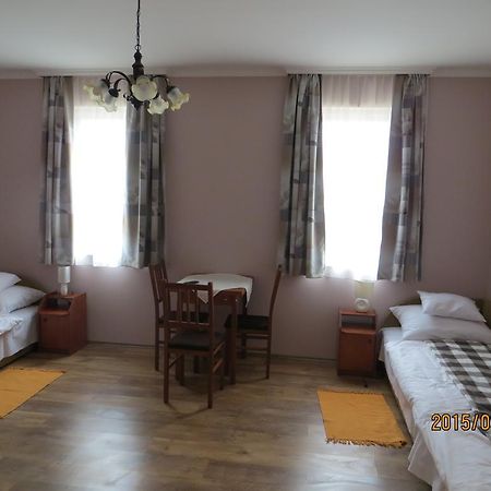 Kiserdo Vendeghaz Rajka Buitenkant foto