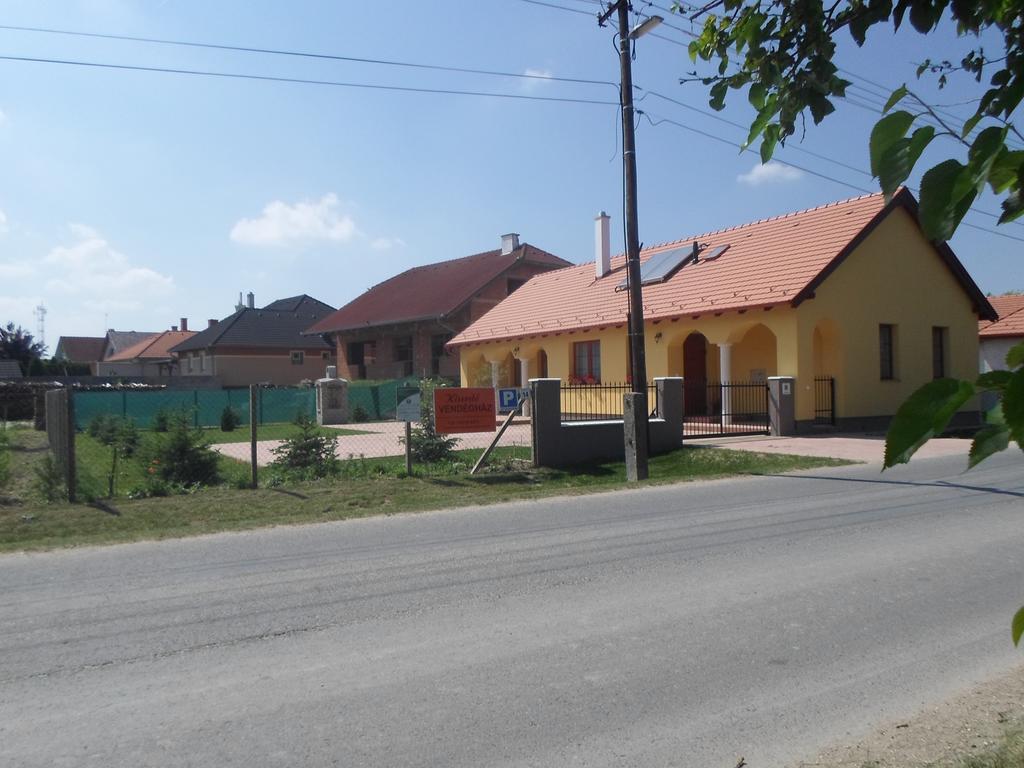 Kiserdo Vendeghaz Rajka Buitenkant foto