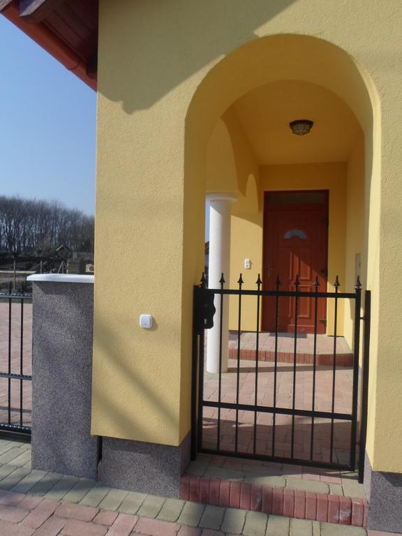 Kiserdo Vendeghaz Rajka Buitenkant foto