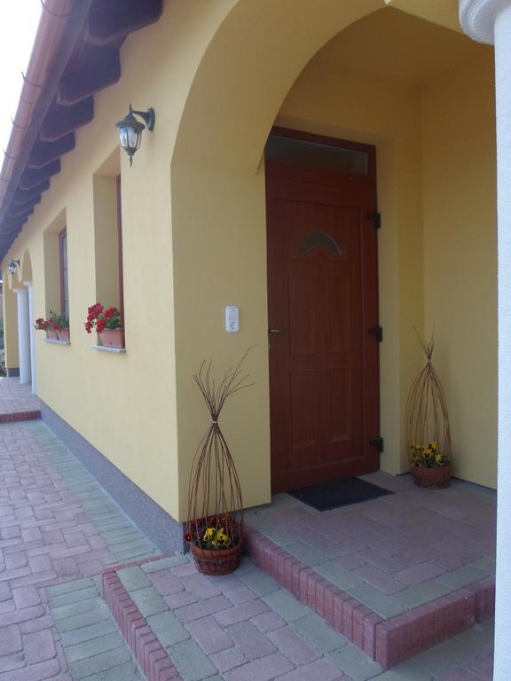 Kiserdo Vendeghaz Rajka Buitenkant foto