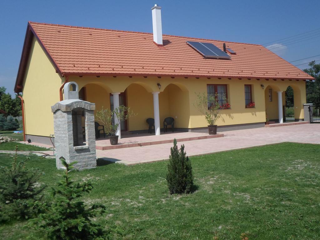 Kiserdo Vendeghaz Rajka Buitenkant foto